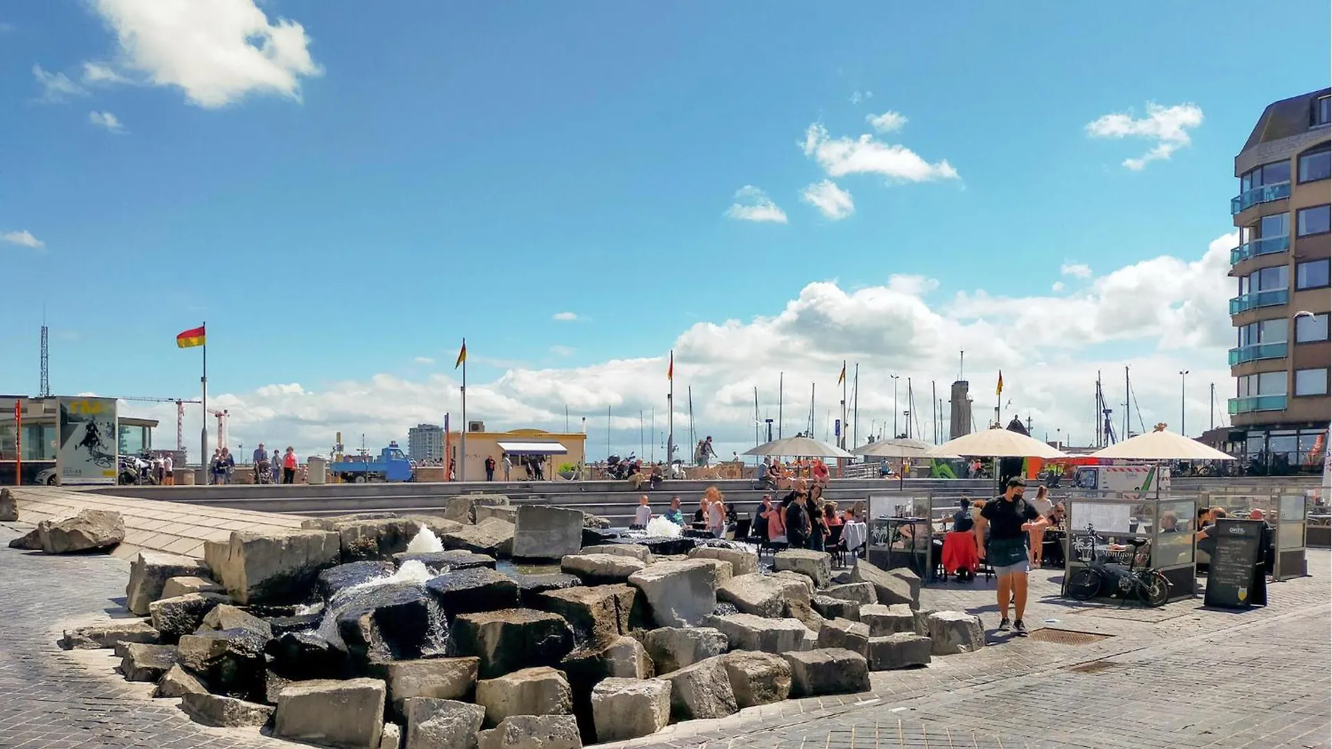 Beach Front Apartment In Oostende With Wifi